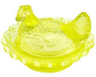 Vaseline Glass hen on a nest