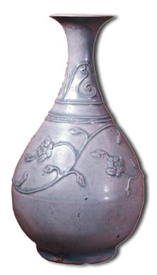 Chinese qingbai vase 14th century