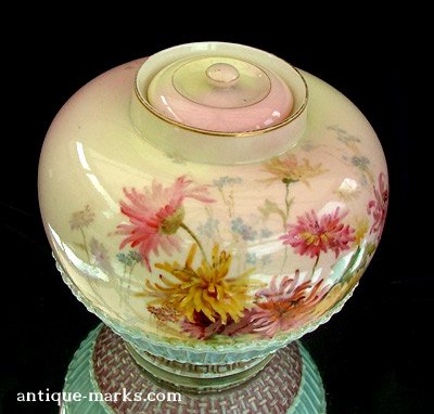 Antiques Collection - Worcester Prismatic Enamels