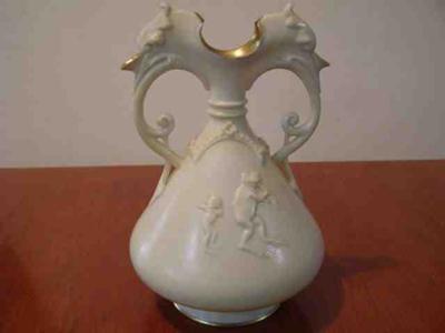 Doulton Vase showing frogs