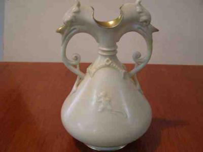 Doulton Vase showing mouse