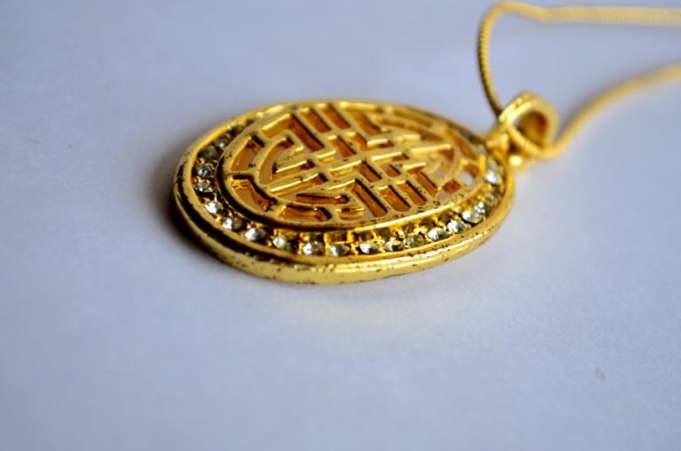 The History and Romance Behind Antique Gold Lockets